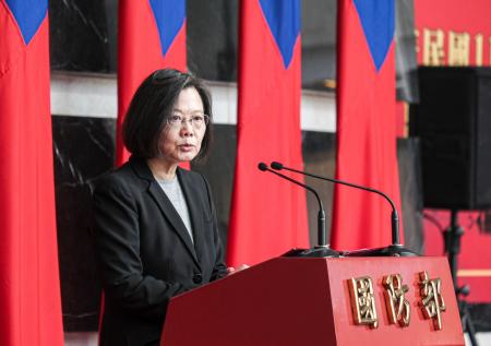 Глава Тайваня заявила, что Тайбей не дрогнет перед лицом «угроз»
