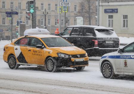 В Москве таксист сбил пешехода