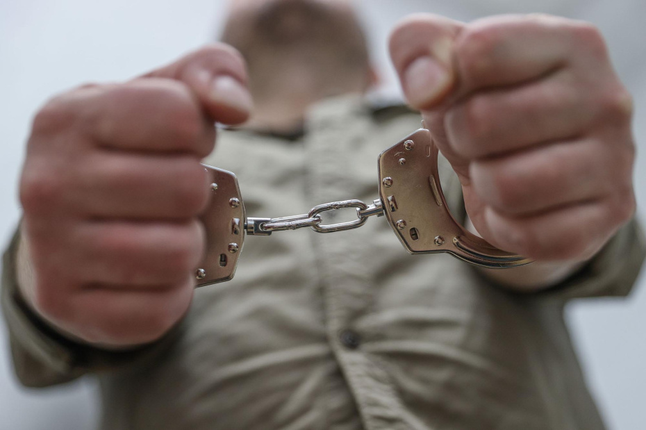 Интерпол сдал педофила, жена «замочила» любовницу мужа: громкие ЧП за день