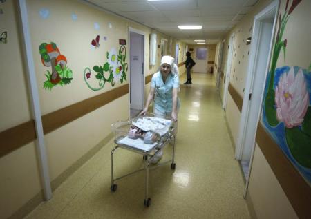 В Москве родители смогут по видеосвязи наблюдать за детьми в роддоме