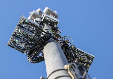 Стало известно, когда в России начнут развертывать станции 5G