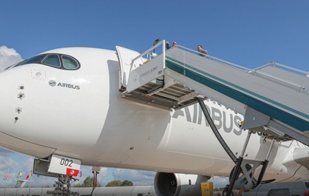 Самолет Airbus вспыхнул при взлете в аэропорту Чикаго