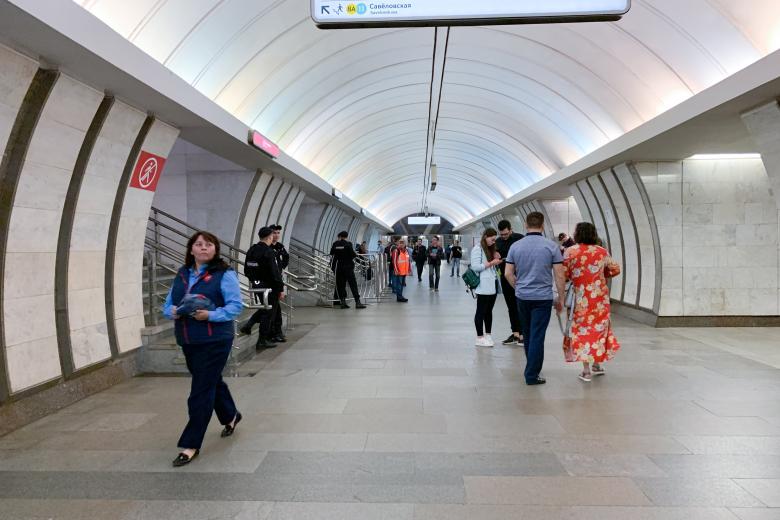 Обстановка на станции «Савеловская» Солнцевской линии Московского метрополитена в связи с приостановкой движения поездов от станции «Парк Победы»