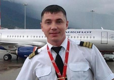 Пилот аварийно севшего А321 Юсупов открыл матч «Урал» — «Крылья Советов»