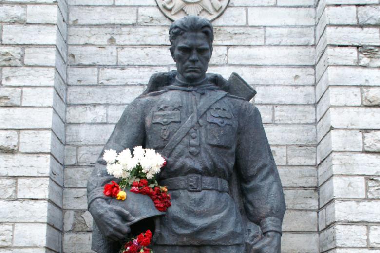 «Бронзовый солдат» — неофициальное название памятника советским воинам, павшим в Великой Отечественной войне