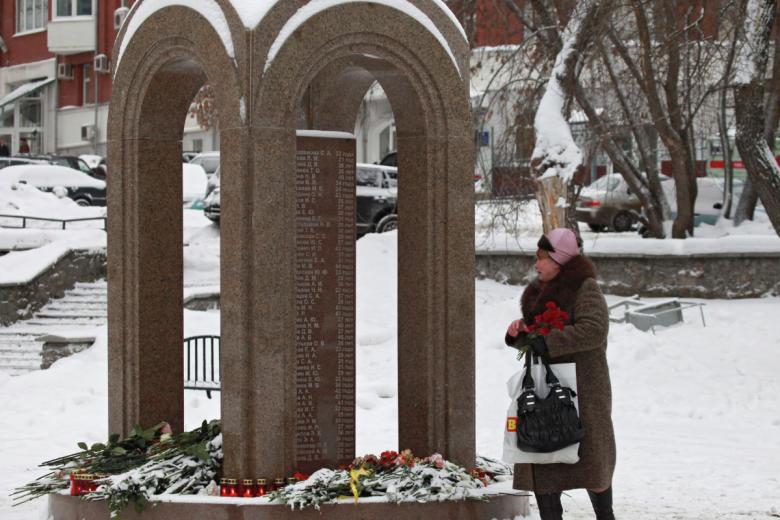 Мемориал в память о погибших при пожаре в ночном клубе «Хромая лошадь» открыт в Перми