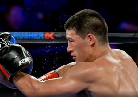 Россиянин Бивол отстоял титул чемпиона мира WBA