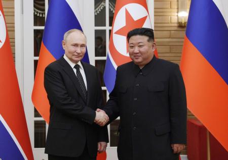 Песков ответил на вопрос о контактах Путина и Ким Чен Ына