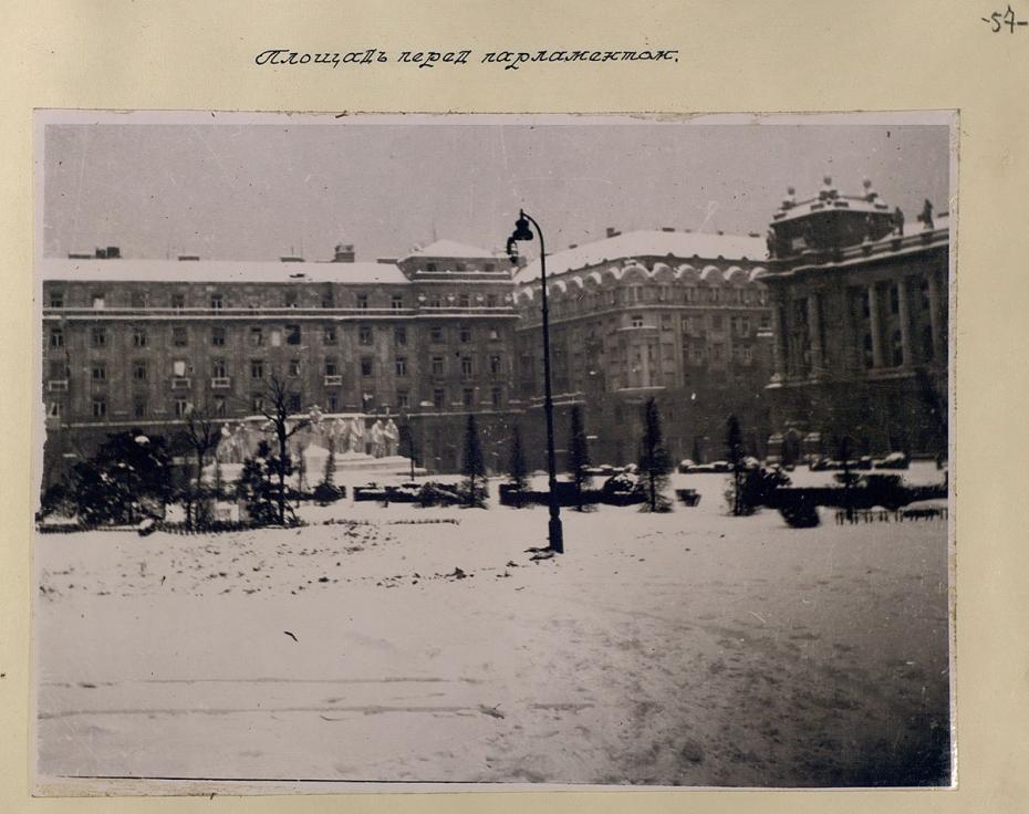 Площадь перед парламентом