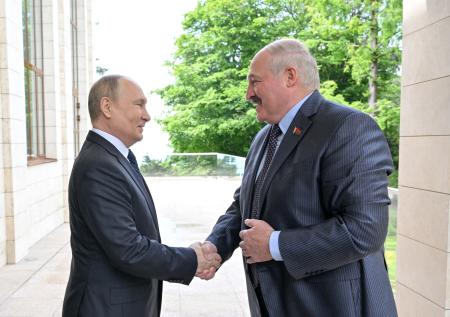Путин поздравил Лукашенко с Днем независимости Белоруссии