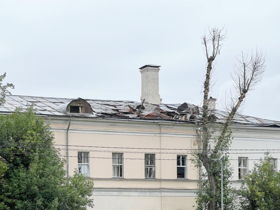 На месте попадания беспилотного летательного аппарата (БПЛА) на Комсомольском проспекте