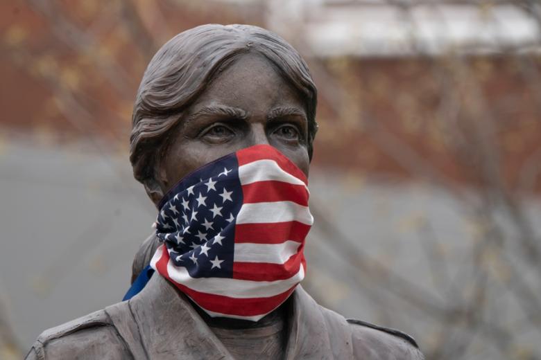 США