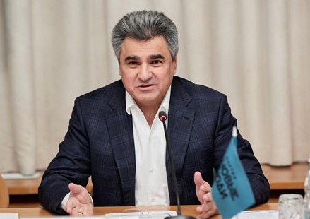 Лидер партии «Новые люди» призвал власти «отстать» от комиков и блогеров