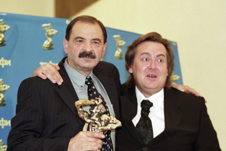Илья Олейников и Юрий Стоянов (справа) — лауреаты телепремии ТЭФИ-2001 в номинации «Ведущий развлекательной программы»