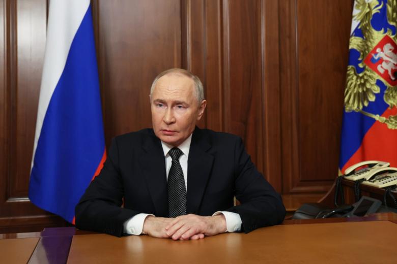 Президент РФ Владимир Путин выступает с заявлением о ситуации в зоне СВО