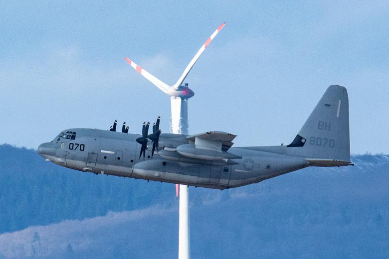 Военно-транспортный самолёт С-130 Hercules
