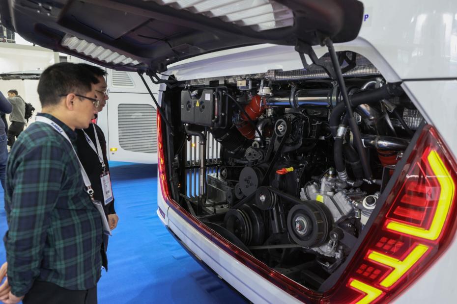Посетители на международной выставке автобусной техники BW Expo 2022 в международном выставочном центре «Крокус Экспо»