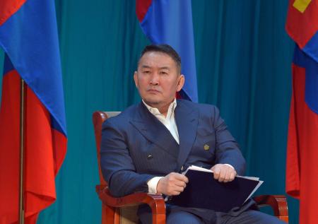 Президента Монголии изолировали на 14 дней после поездки в Китай