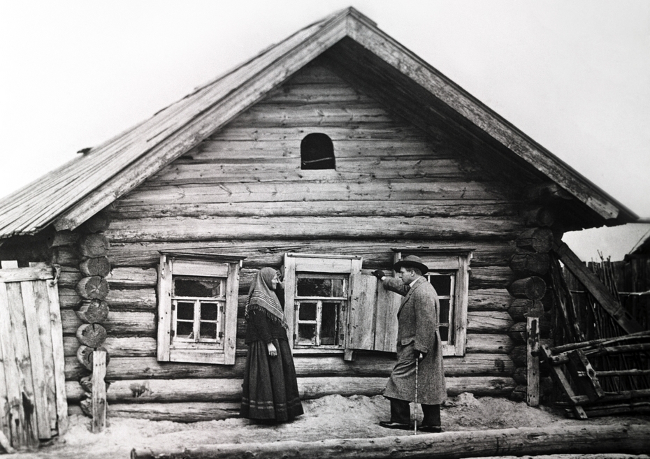 Российская империя, Казанская губерния. 1912 г. Русский оперный певец Федор Иванович Шаляпин во время посещения деревни Ометово, где прошло его детство