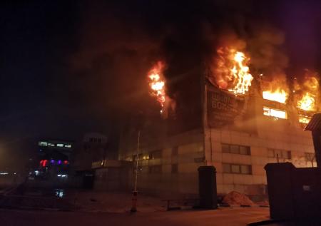 В спортшколе в Химках начался пожар
