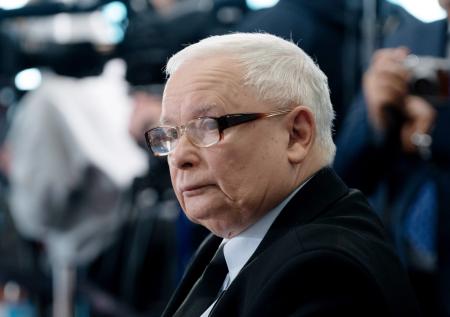 Экс-премьер Польши повел себя по-хулигански и может попасть под суд