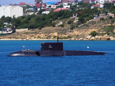 Корабль и вертолет ВМС Франции сопроводили подлодку РФ в Бискайском заливе