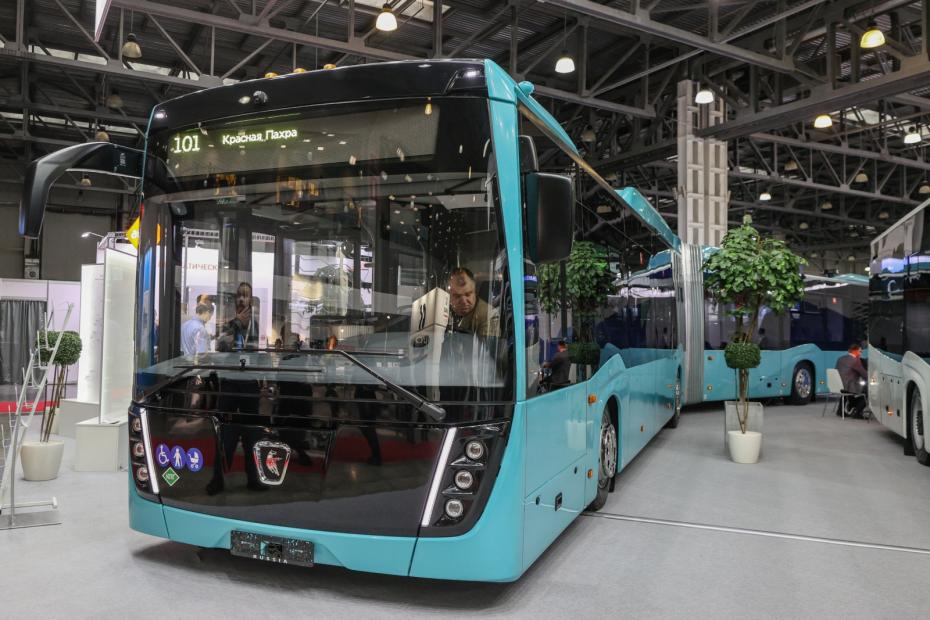 Городской 100% низкопольный автобус особо большого класса KAMAZ-6299-40-57 на КПГ на международной выставке автобусной техники BW Expo 2022 в международном выставочном центре «Крокус Экспо»