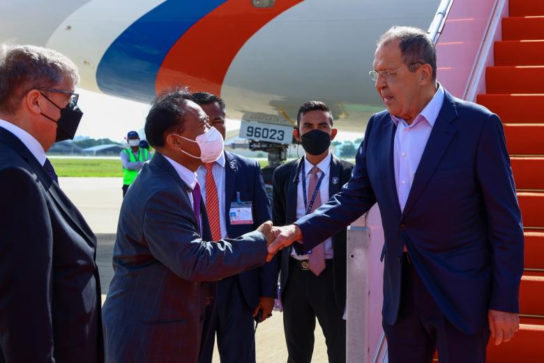 Сергей Лавров прибыл в Камбоджу