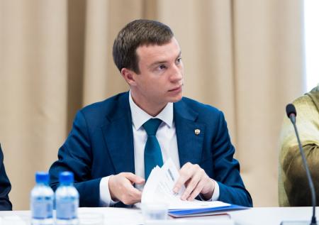 Правозащитник оценил отъезд из России объявленного в розыск программиста