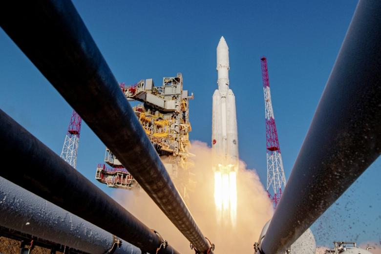Запуск первой летной ракеты космического назначения «Ангара-А5»