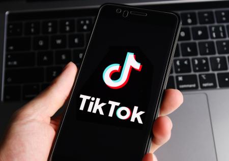 В Сети осудили пользователей TikTok, изображающих жертв холокоста