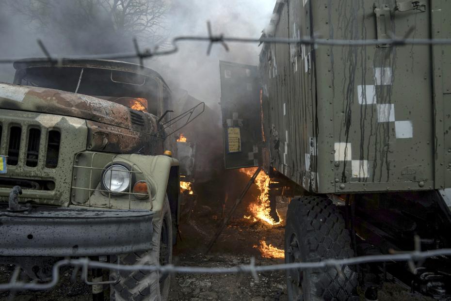 Украина. Донецкая область. Украинские военные автомобили на базе ПВО под Мариуполем, повреждённой в результате ракетных ударов