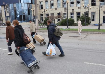 120 человек вышли по гумкоридорам рядом с «Азовсталью» в Мариуполе