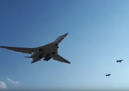 Появилось видео полёта ракетоносца РФ в сопровождении африканских самолётов