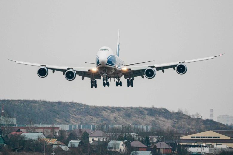 Авиалайнер Boeing 747-8