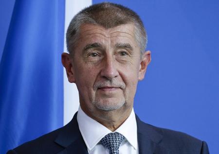Премьер Чехии предложил отдать военные бюджеты бедным