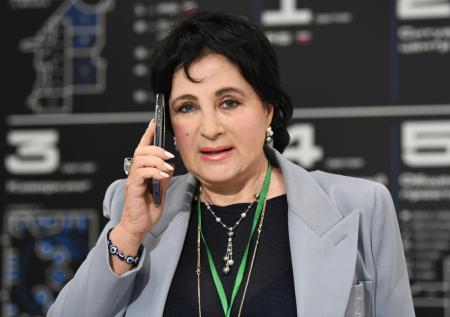Измена или спасение активов: почему Усманов разводится с Винер