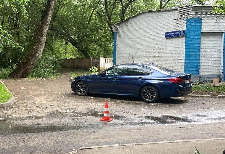 Прокуроры продолжают работу на месте убийства 34-летнего мужчины
