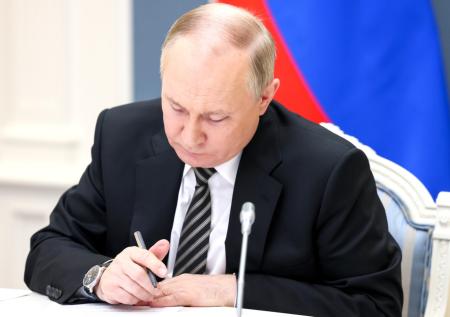 Путин подписал указ об исполнении обязательств перед правообладателями