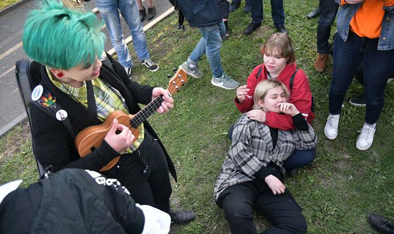 Протестующие против застройки сквера 