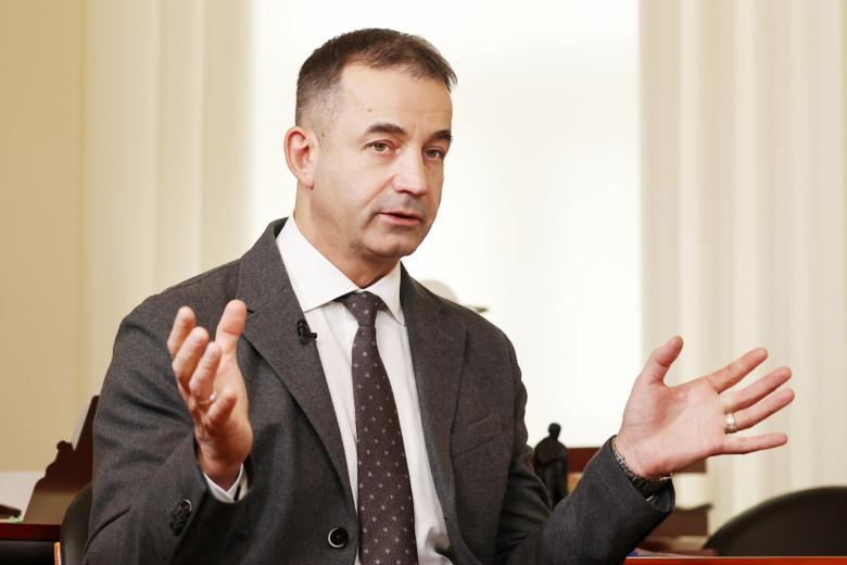 Дмитрий Певцов