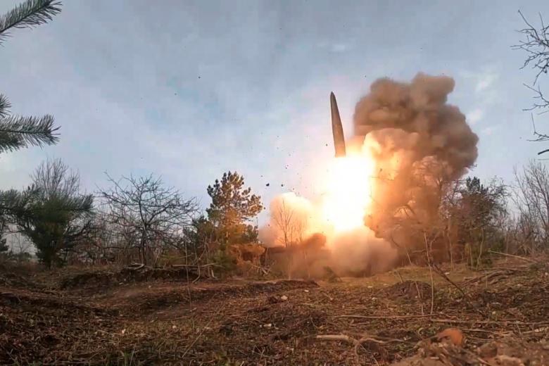 Боевой запуск ракеты оперативно-тактического ракетного комплекса «Искандер»