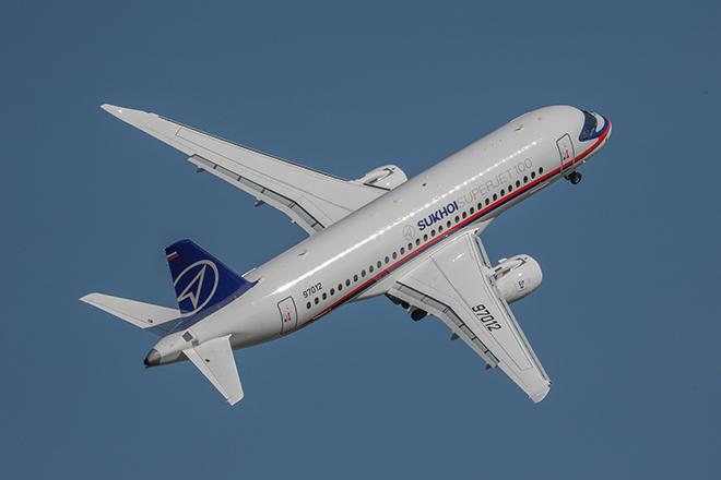 SSJ 100