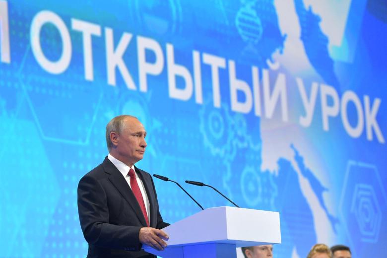 1 сентября 2017 года. Владимир Путин на Всероссийском открытом уроке «Россия, устремлённая в будущее»