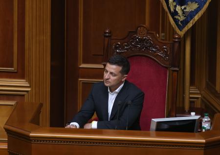 Зеленский хочет лишать депутатов мандата за прогулы заседаний