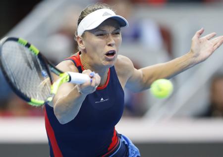 Возняцки уступила Плишковой на турнире WTA в Сингапуре