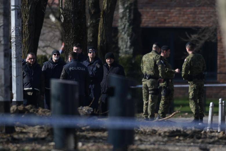 Полиция совместно с военной полицией проводит расследование после крушения 10 марта 2022 года в районе Джарауна в Загребе неопознанного военного беспилотника