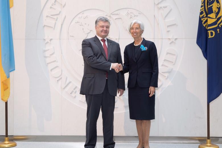 Директор МВФ Кристин Лагард (справа) и президент Украины Пётр Порошенко