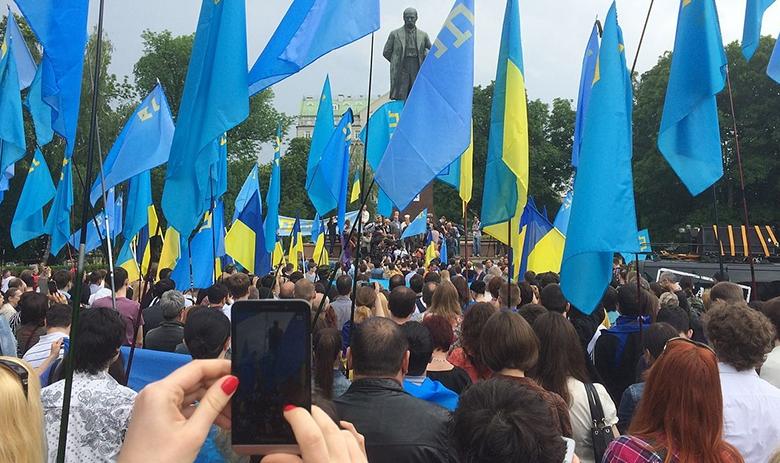 Крымские татары на митинге в Киеве