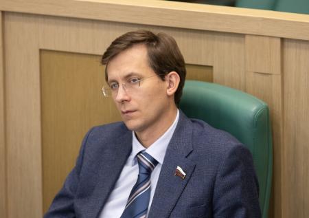 «Для меня почетно»: сенатор от Тюменской области решил сложить полномочия